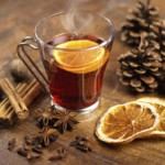 Vánoční nápoje pro zahřátí: rum, grog a svařák