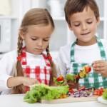 Děti v kuchyni – jaká jídla mohou uvařit?