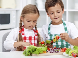 Děti v kuchyni – jaká jídla mohou uvařit?