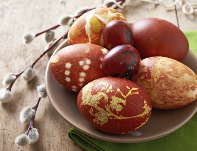 easter eggs colored with onion skin