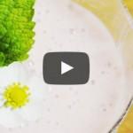 Videorecept: Jahodové smoothie s banánem a meduňkou