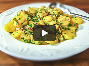 Videorecept: Vídeňský bramborový salát