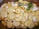 Čtenářka Kristýna vaří: Kotlety na bylinkách s bramborami z trouby