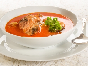 Maďarská rybí polévka Halászlé