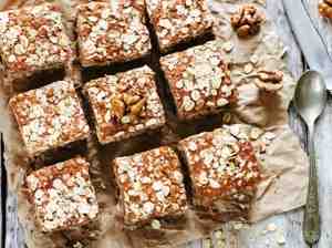 oatmeal cake with dates and walnuts