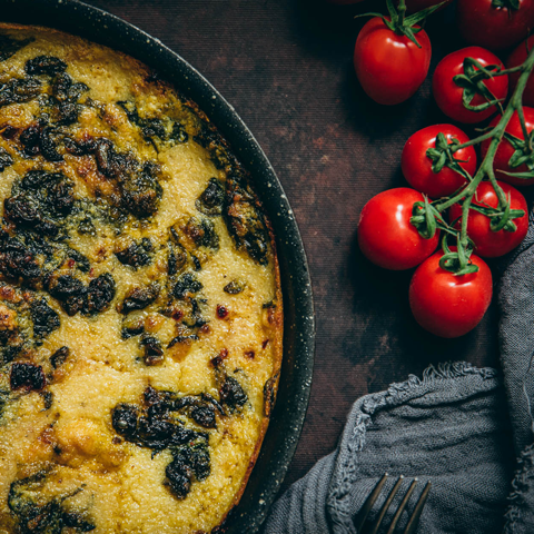 Polenta se špenátem a rajčaty