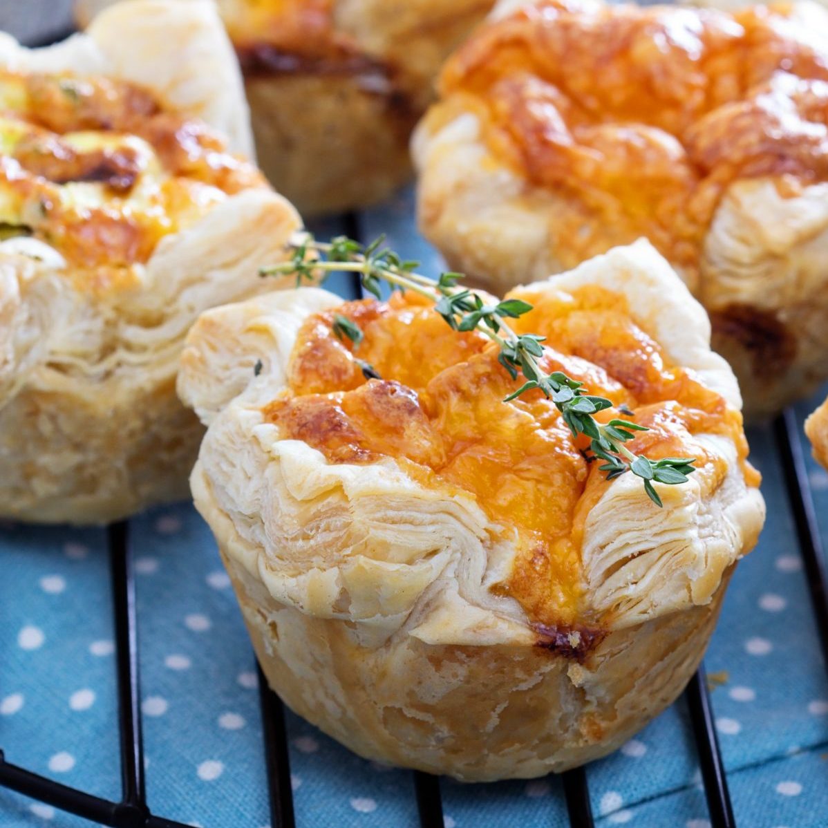 Muffiny s chorizem, čedarem a špenátem