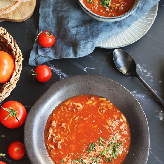 Milánská polévka - rajčatová polévka s mletým masem a orzem