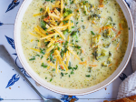 Krémová brokolicová polévka s mrkví a čedarem
