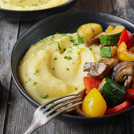 Krémová polenta s grilovanou zeleninou