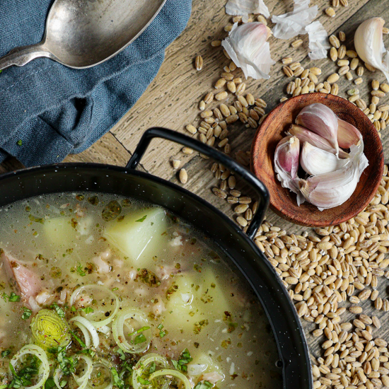 Uzená polévka s kroupami Uzená polévka s kroupami