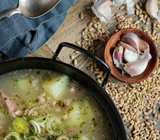 Uzená polévka s kroupami