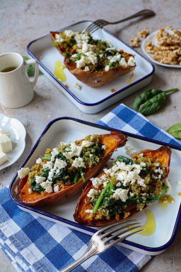Pečené batáty plněné quinou, špenátem a fetou FB