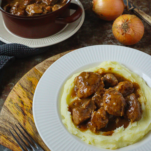 Vepřové na kmíně s bramborovou kaší