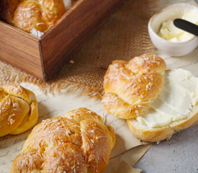 Domácí housky se sýrem