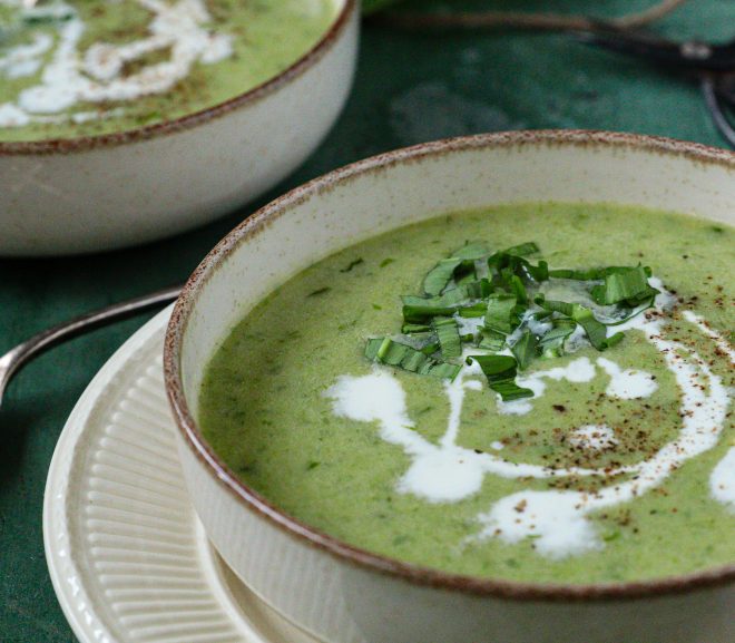 Svěží jarní polévka s medvědím česnekem