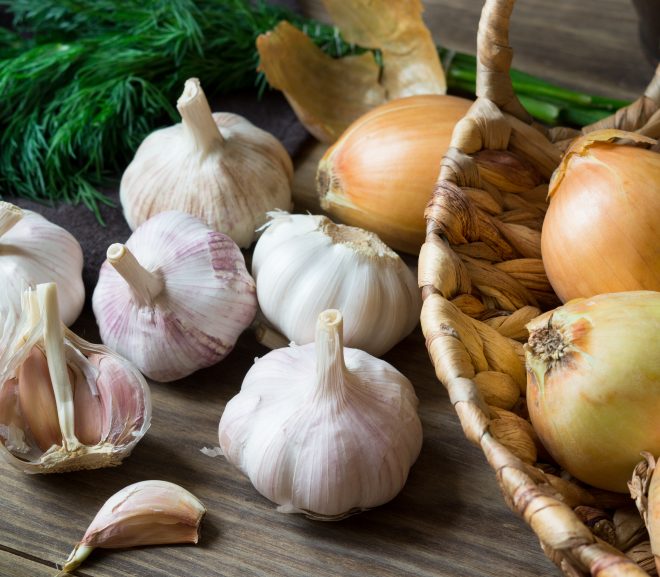 Cibule a česnek: tradiční nepostradatelné duo, které funguje jako přírodní antibiotika