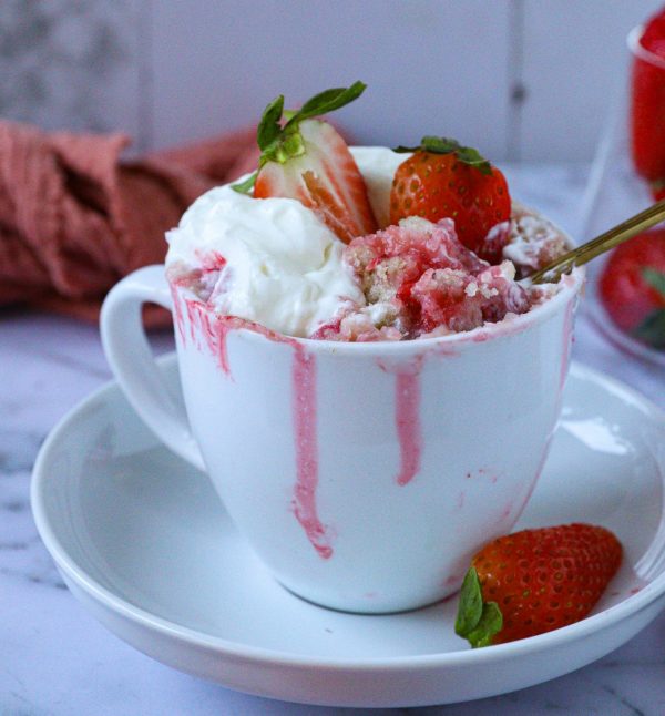 Jahodový mug cake