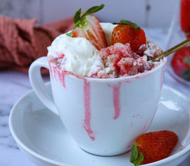 Jahodový mug cake